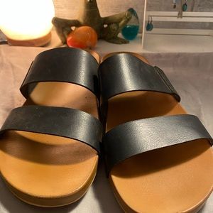 BEST BEACH SLIPPERS EVER!! REEF SLIPPERS FOR A GREAT PRICE